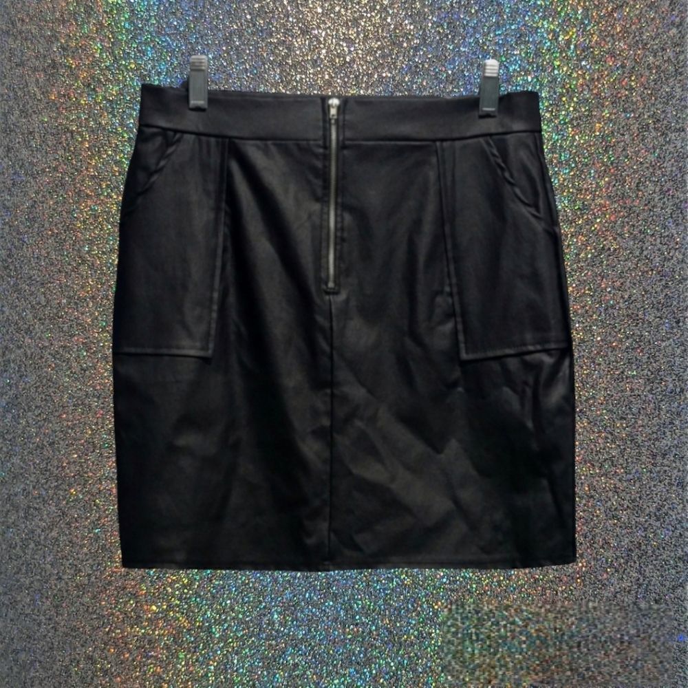 Windsor Front Zipper Faux Leather Mini Skirt - Picture 3 of 5